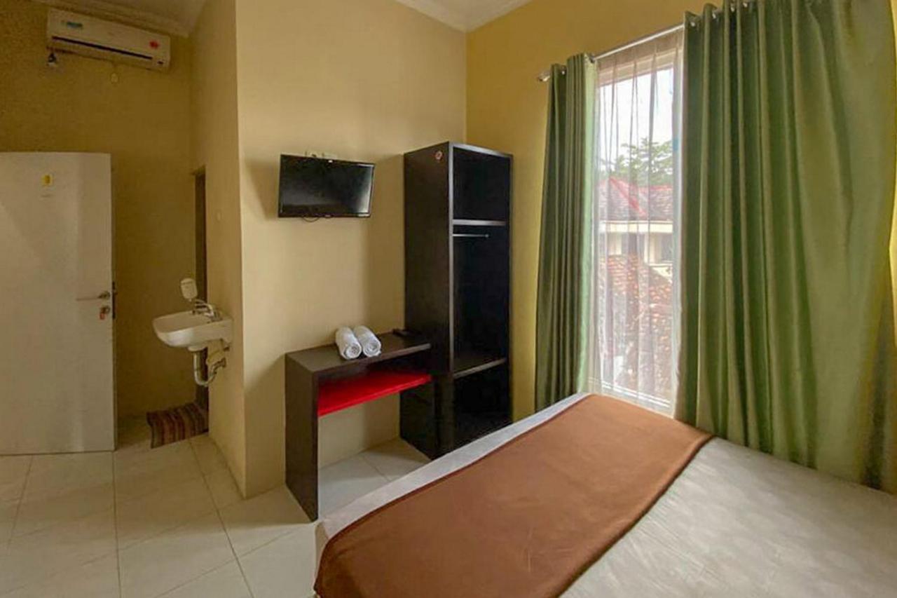 Rama Shinta Homestay Near Gembiral Loka Zoo Redpartner Yogyakarta Exterior foto