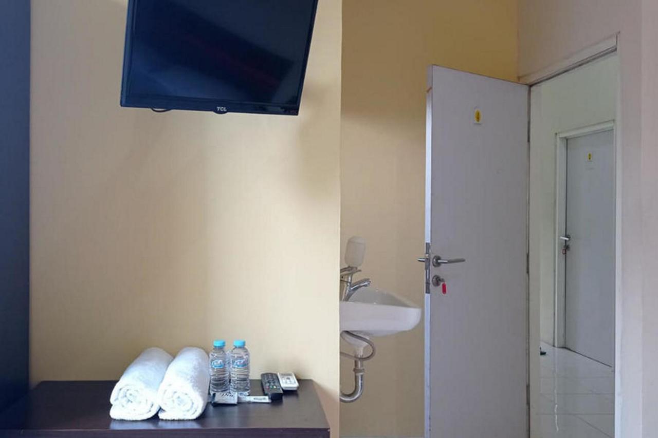 Rama Shinta Homestay Near Gembiral Loka Zoo Redpartner Yogyakarta Exterior foto